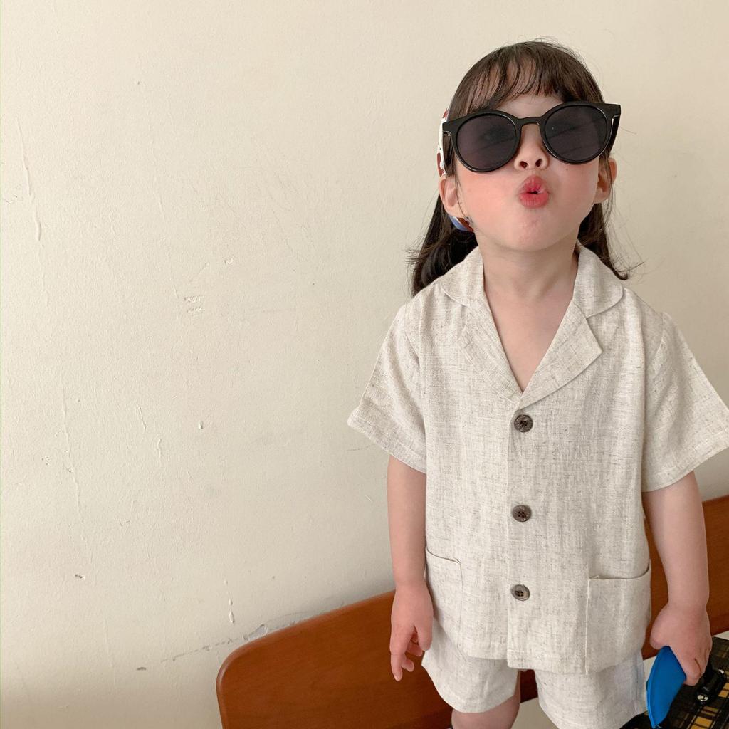Conjuntos de Roupa de Verão para Crianças em Tamanhos Pequenos Conjunto de Duas Peças: Camisa de Manga Curta Lisa + Calções