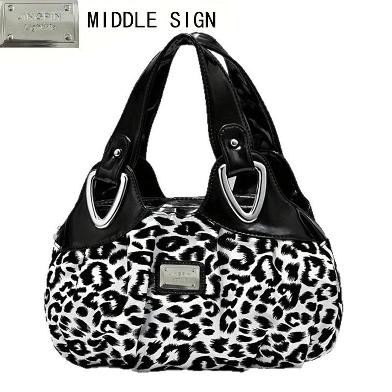 

The new recommended portable women s bag is simple and large-capacity leisure commuting trendy and high-value niche леопард друку кольору