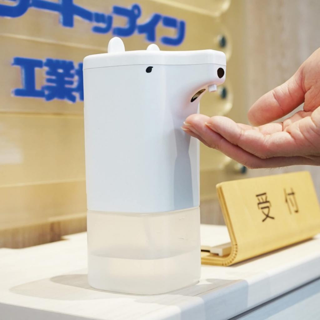 Polar Bear Animal Auto Dispenser (4 Batteries + Cleaning Towel Included)