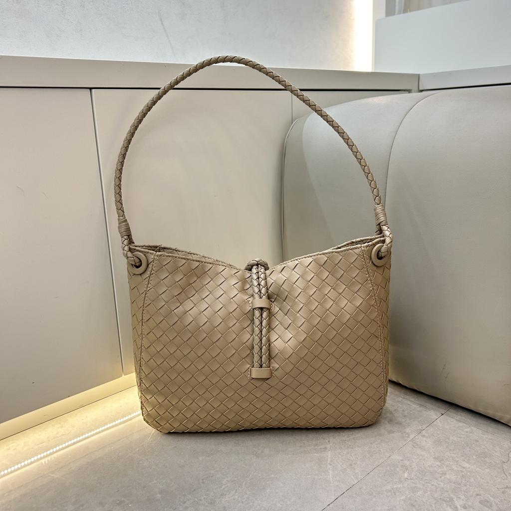 New U-buckle Woven Underarm Bag Large Capacity Niche Design Shoulder Bag Fashionable Versatile Messenger Women's Bag