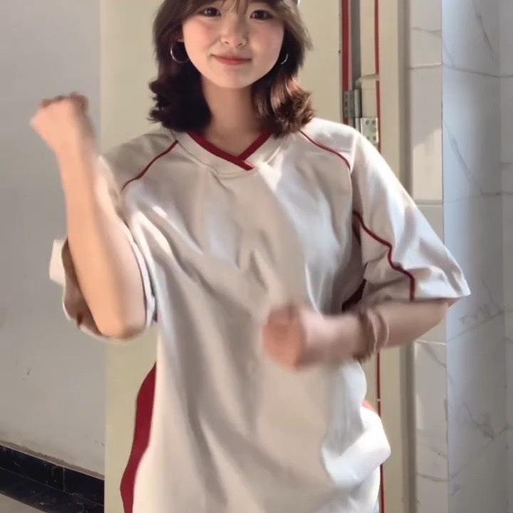 

Женская футболка с V-образным вырезом и контрастными полосками, лето 2025 г. - высококачественный дизайн с коротким рукавом Large абрикосовый