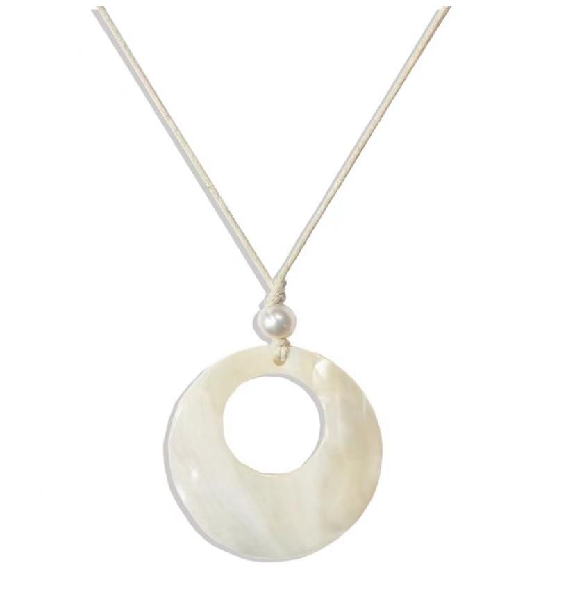 Round Design Sense Versatile Personality Temperament Natural Shell Round Medium Circle Pendant Necklace