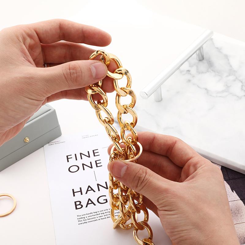 Luxusní obojek pro psa Zlatý náhrdelník pro mazlíčka Psí řetízkový choker Pro Pitbulla Buldoka Pudelem Francouzského buldočka Kovový obojek Šperky pro mazlíčky Produkty