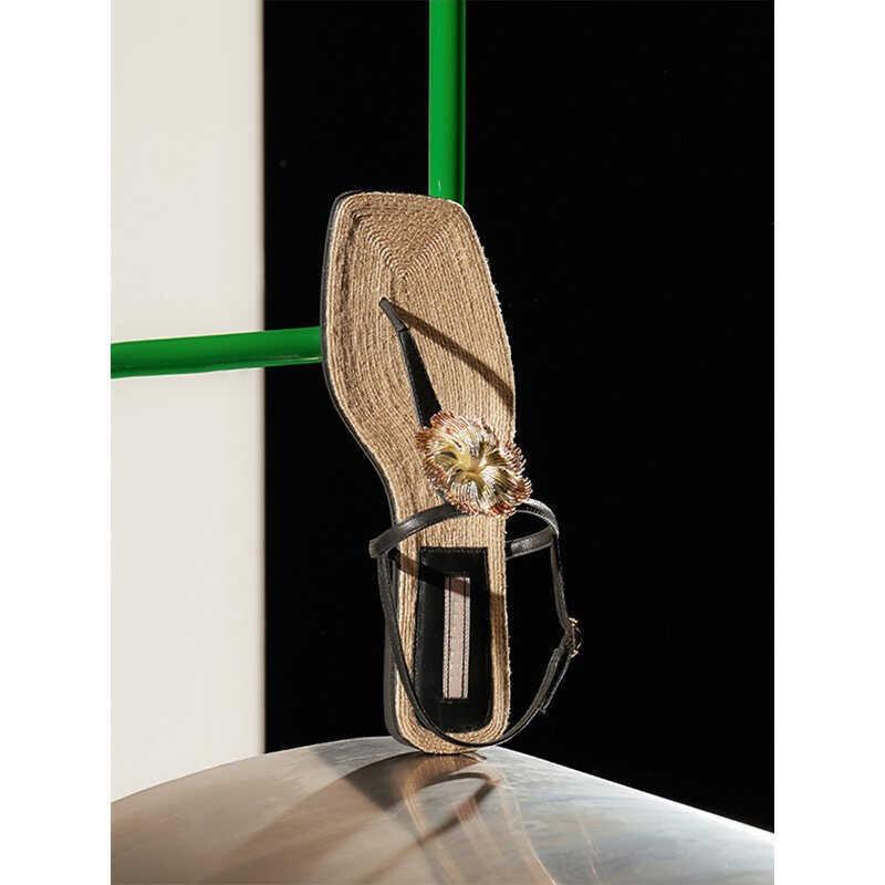 New Gold Coast one-word belt metal flower flat bottom clip toe flip-flops sandals women's summer wear