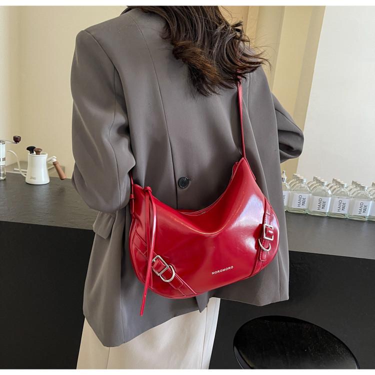 IELGY large-capacity commuter armpit bag, women's silver trendy fashion niche shoulder bag, textured versatile messenger bag