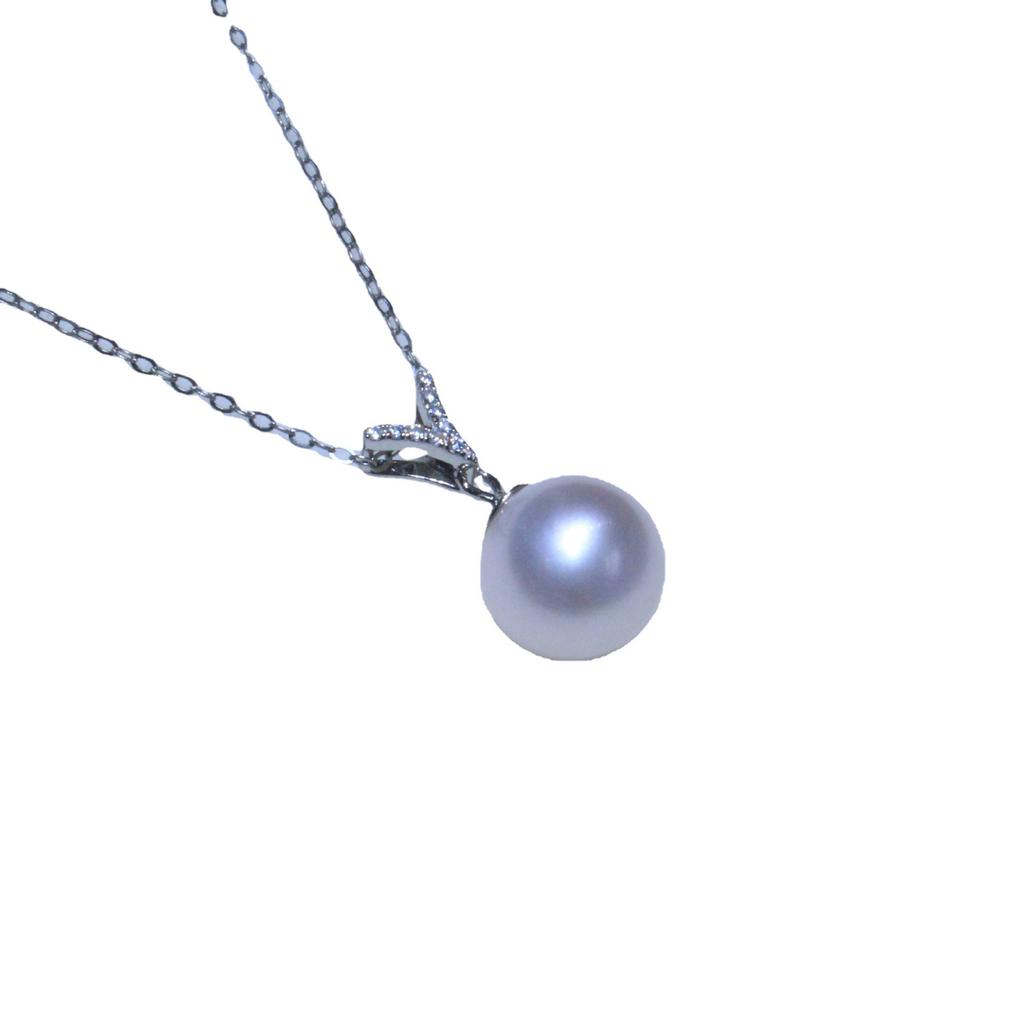 Natural freshwater pearl necklace, fresh niche V-shaped pearl pendant, round and versatile collarbone chain jewelry.