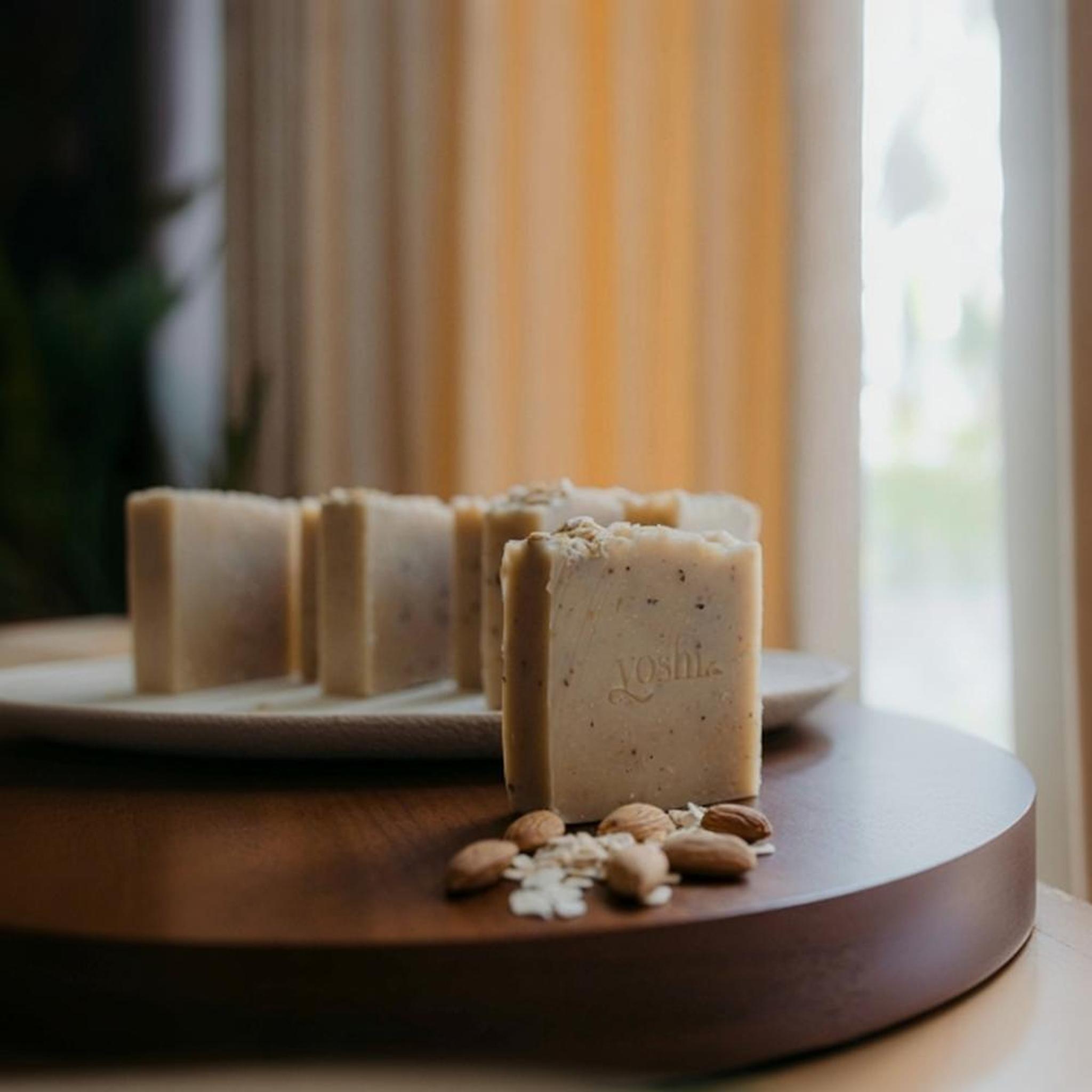 Almond Honey & Oatmeal Luxury Cold Process Soap Pack of 2 кремовый