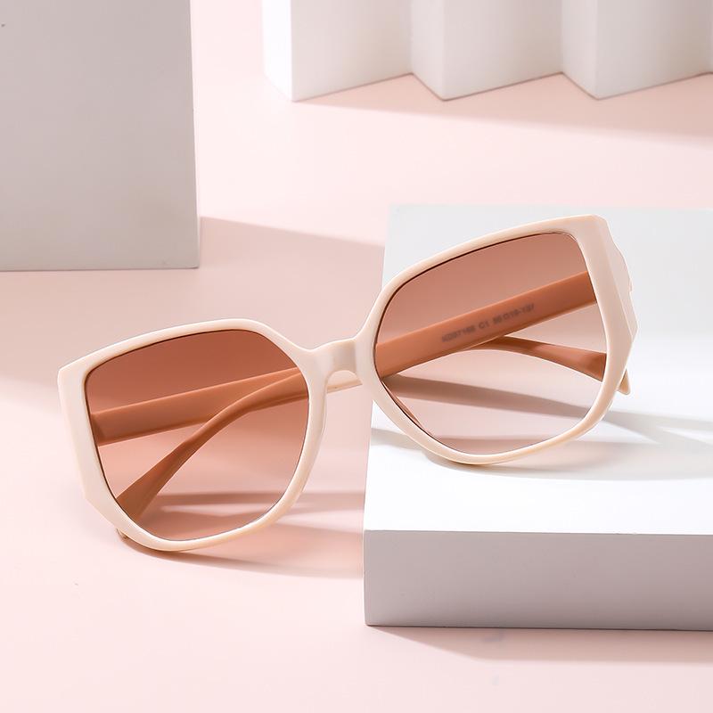 Women's Large Frame Sunglasses: Chic UV Protection, Face Slimming Effect, Multiple Colors Available