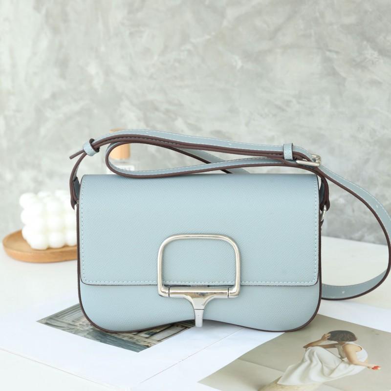 

Palm Pattern Della Butt Bag High-end All-match Saddle Trendy Underarm Cross-body Length 22cm wide 7cm high 15cm