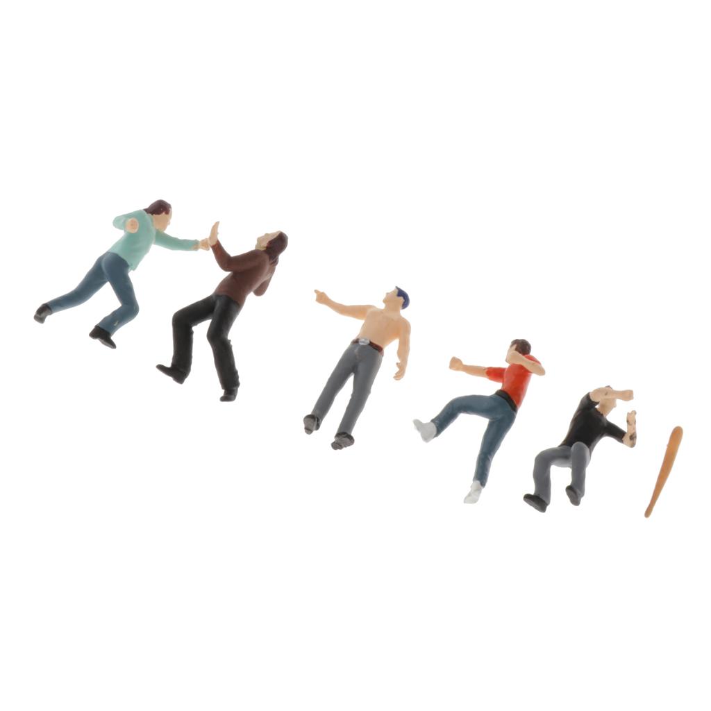 1:64 Mini People Figurines Model Outdoor Attack Against Bad Guys Scene Architectural Plastic
