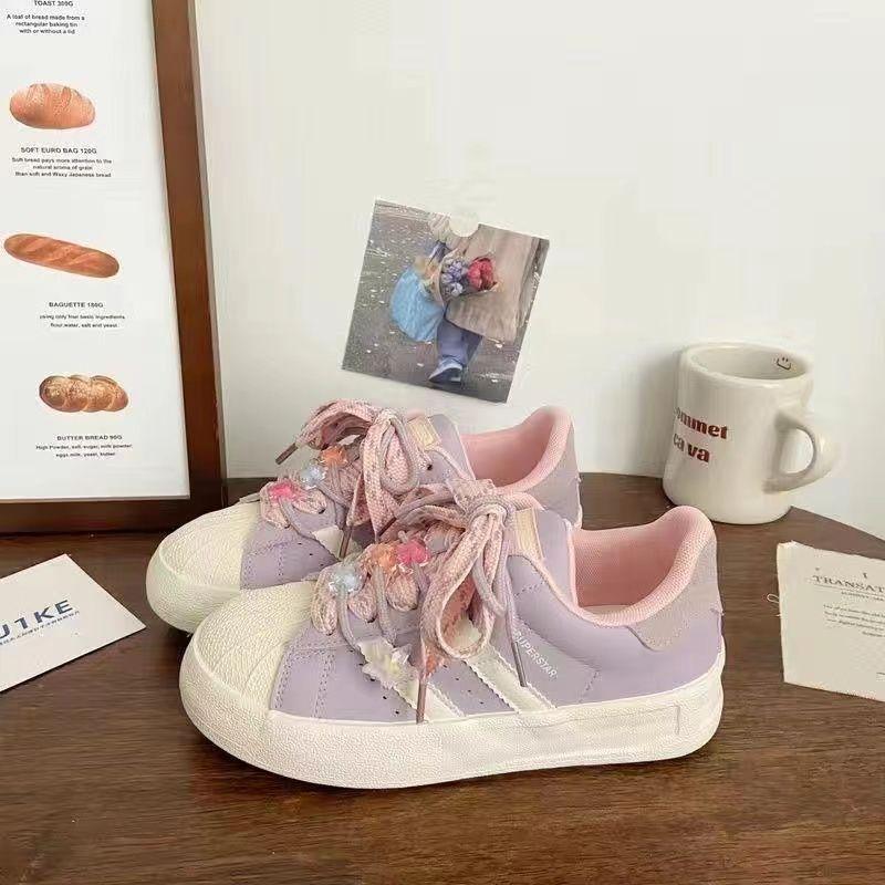 

Middle school students women s board shoes original niche non-collision shell head white shoes 2025 spring Hong Kong style new chic tide 40