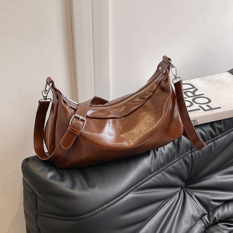 

Трендовая сумка-багет, нишевая сумка через плечо из высококачественной масляной вощеной кожи, универсальная и простая женская сумка-мессенджер через плечо коричневый