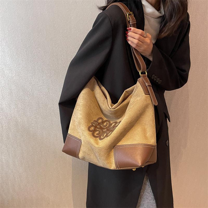 

Сумка большой вместимости женская сумка 2025 новая модная осенне-зимняя замшевая на плечо сумка для покупок высококлассная дорожная сумка хаки