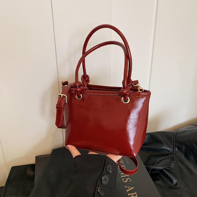 

Новый модный зимний тренд красивая однотонная повседневная простая сумка кроссбоди через плечо портативная сумка-ведро для женщин красный