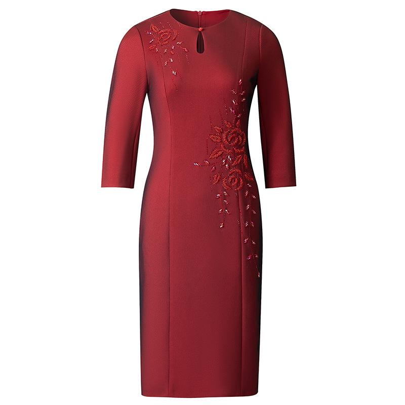 Wine Red Qipao: Spring Wedding Banquet Dress for Mothers, High-End, Three-Quarter Sleeve, Slimming Fit
