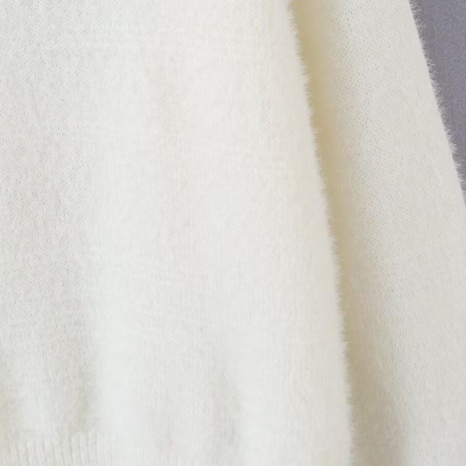 2026 European & American Style Women's Long-Sleeve Solid Color Sweater - Versatile Fashion for a Comfy Commute.