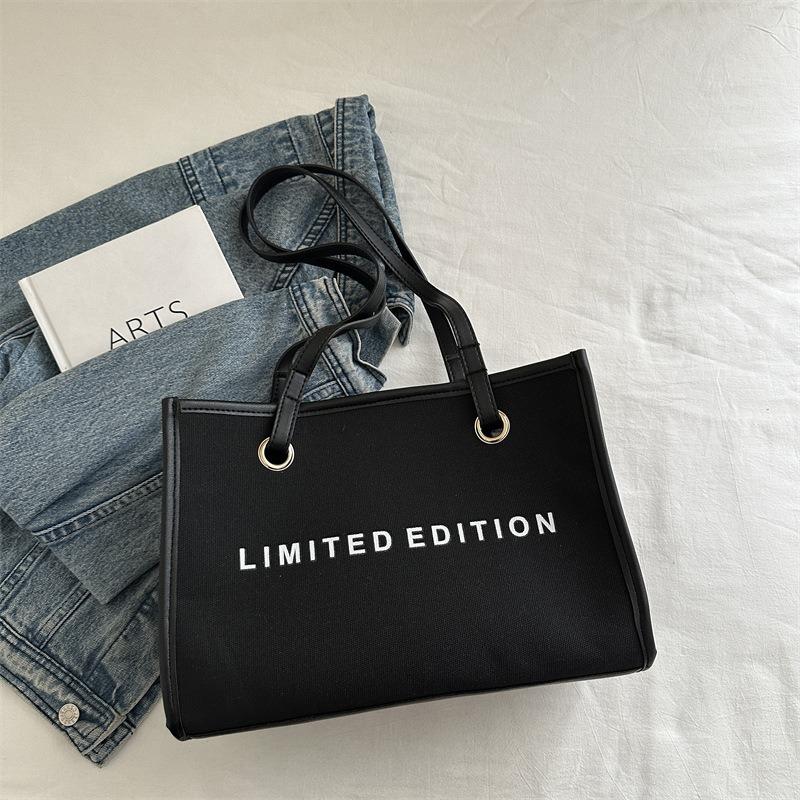 

Large capacity bag women s new versatile canvas bag college student class shoulder bag tote bag чорний