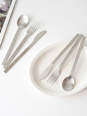 Kamomekitchen [1+1] Plisserat Bestickset i Helt Rostfritt Stål om 6 delar (Sked, Gaffel, Kniv)
