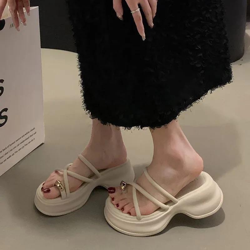 Fashion Platform Slippers Women Wear Summer 2024 New French Cross Toe High Heels Beach Roman Sandals Ultra Fire Flip-flops