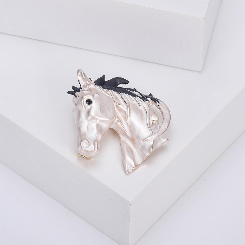 Creative Unique Horse Head Brooch Fashionable And Rxquisite Suit And Overcoat Accessory Simple And Elegant