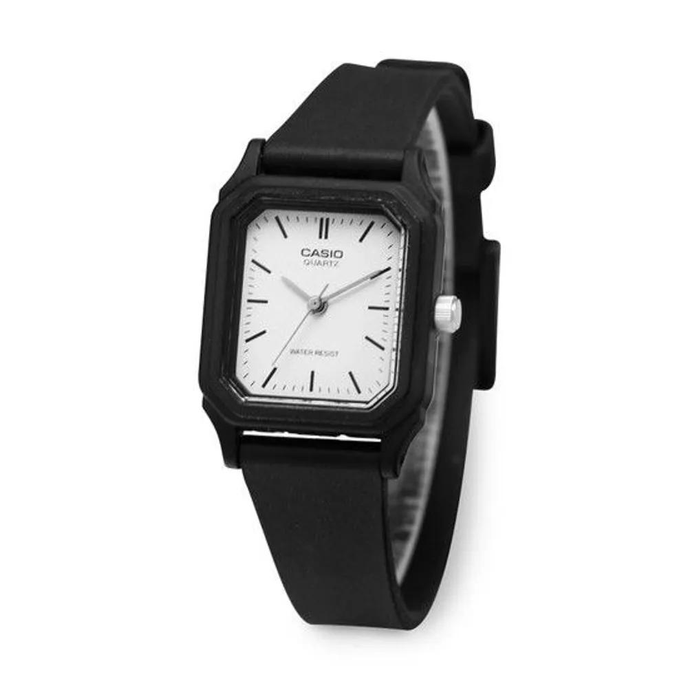 Unisex Analog Square Urethane Wristwatch (LQ 142 7EDF)
