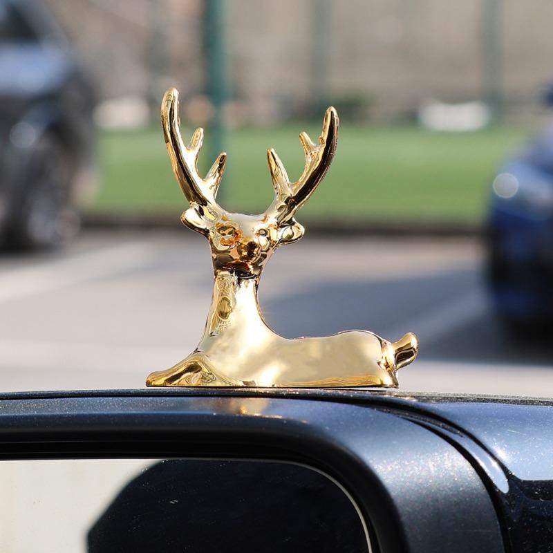 Bilsimulering Gullhjortstatue Skandinavisk stil Mini hjort Bilpynt Midtkonsoll Bakspeildekorasjon