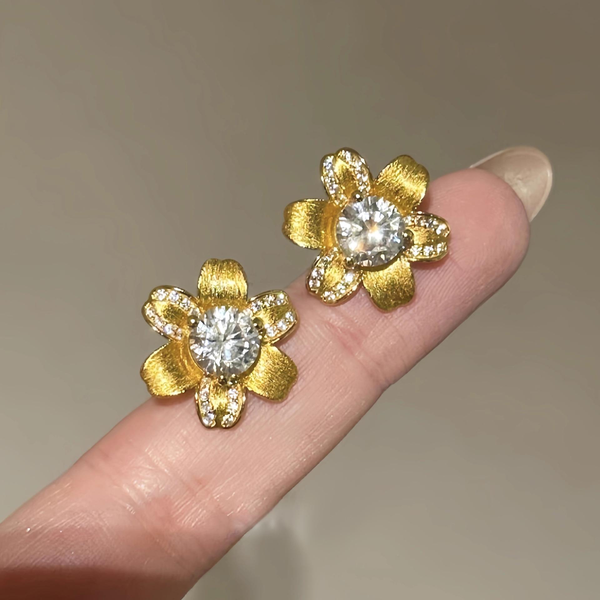

French Retro Brushed Sunflower Diamond Pendant Necklace Fashionable Light Luxury Real Gold Electroplated Full Diamond Flower Stud Earrings Women