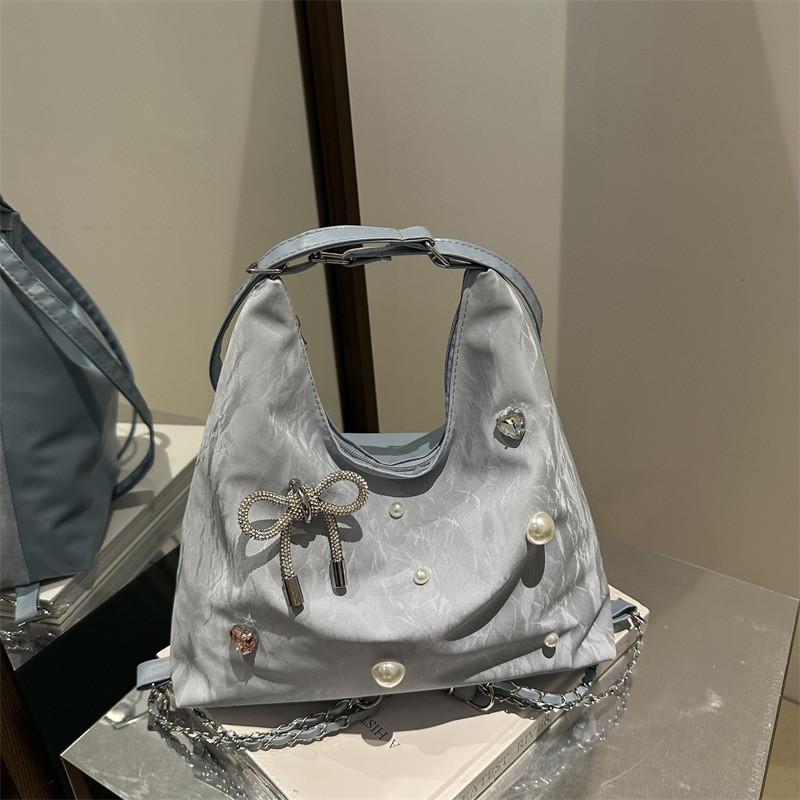 Fashionable Silver Bucket Bag With Pu Material For Daily Use And Street Style Appeal
