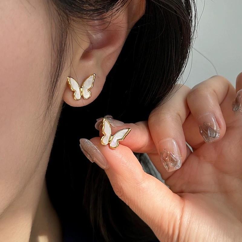 French Small Fragrant Style Pearl Stud Earrings Women's Light Luxury High-end Sense Retro Temperament Earrings Ear Jewelry