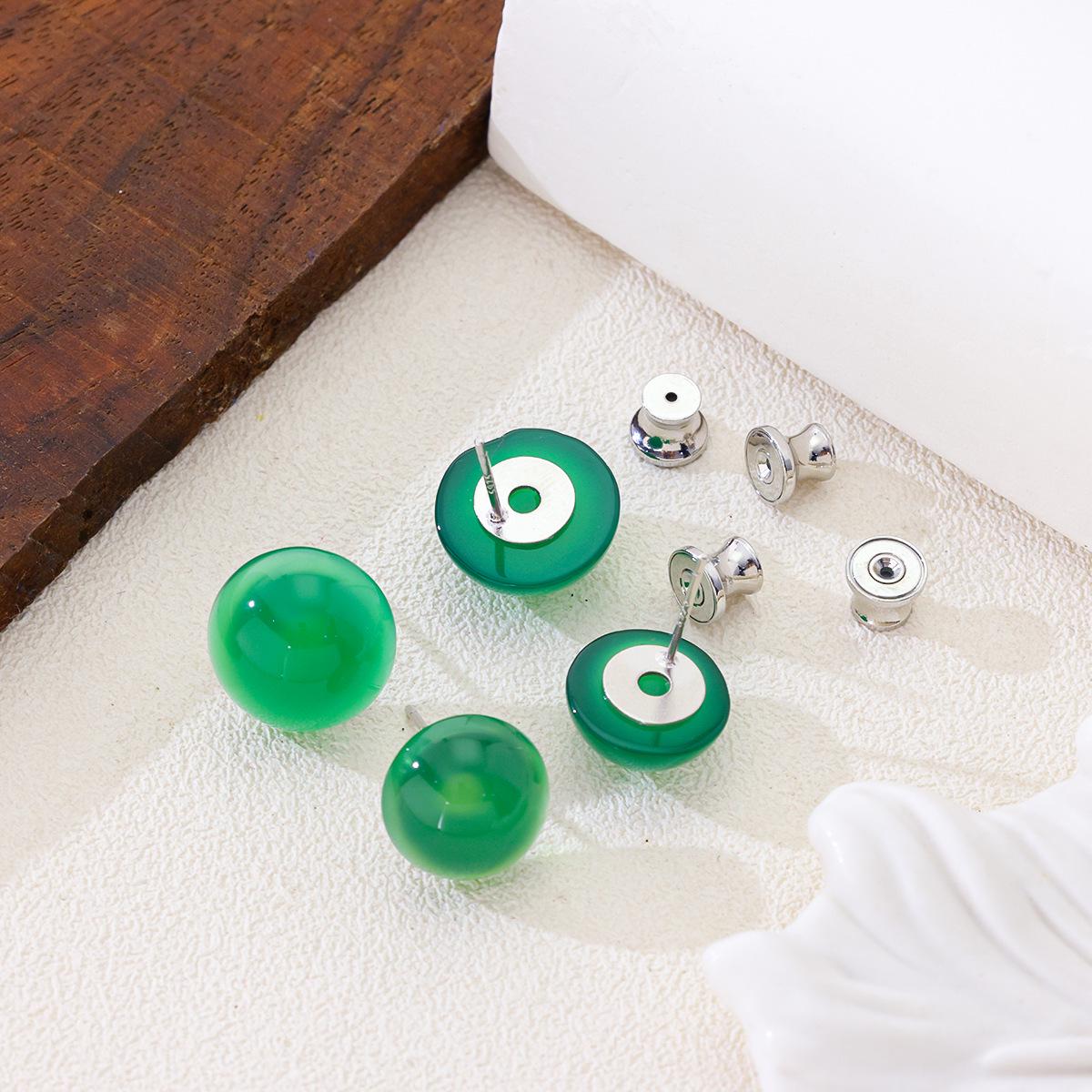 Серьги-гвоздики из агатовой полусферы с серебряной иглой S925