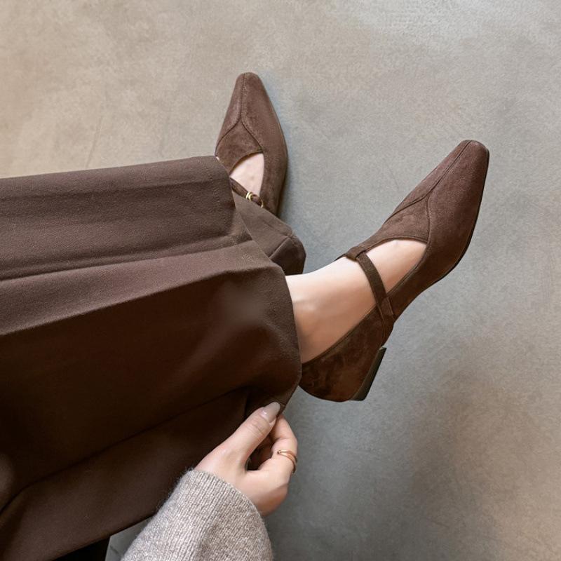 Low heel soft four-season single shoes leather pointed fashion single shoes women's non-slip beef tendon sole large size comfortable cowhide women's