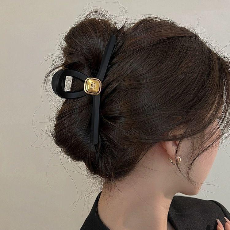 Elegant Large Hair Claw Clip for Thick Hair - High-End Korean Updo Shark Clip