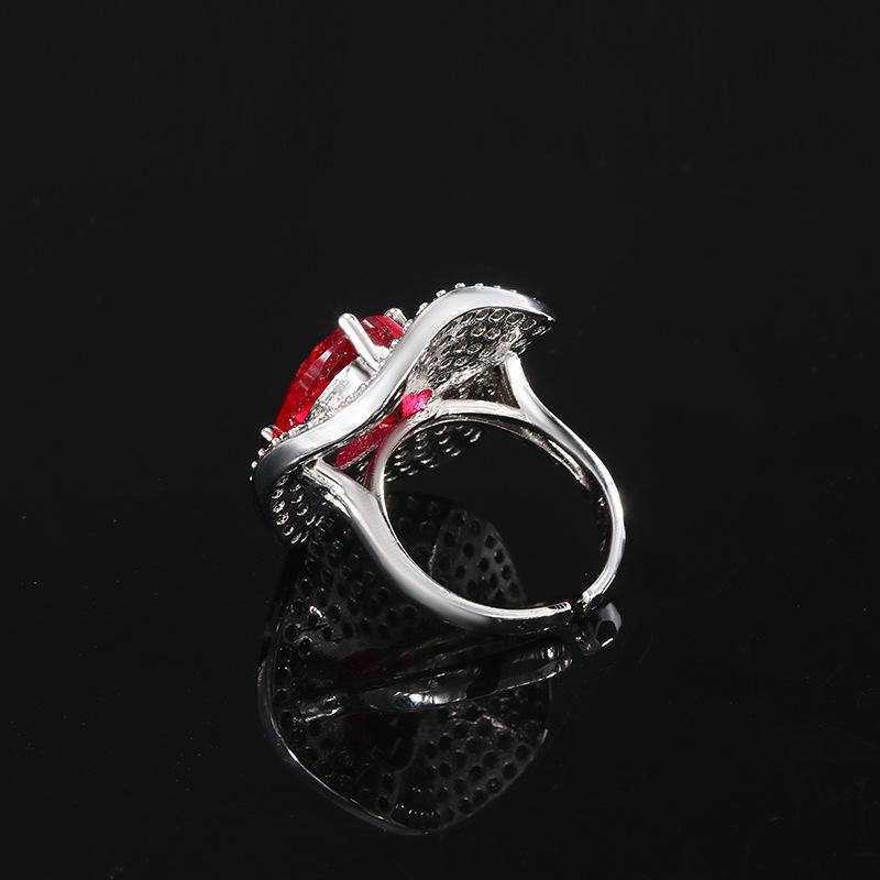 Briliantní holubí krvavě červený zubní tvar luxusní červený korundem zbarvený drahokamový prsten láska luxus zirkonový prsten