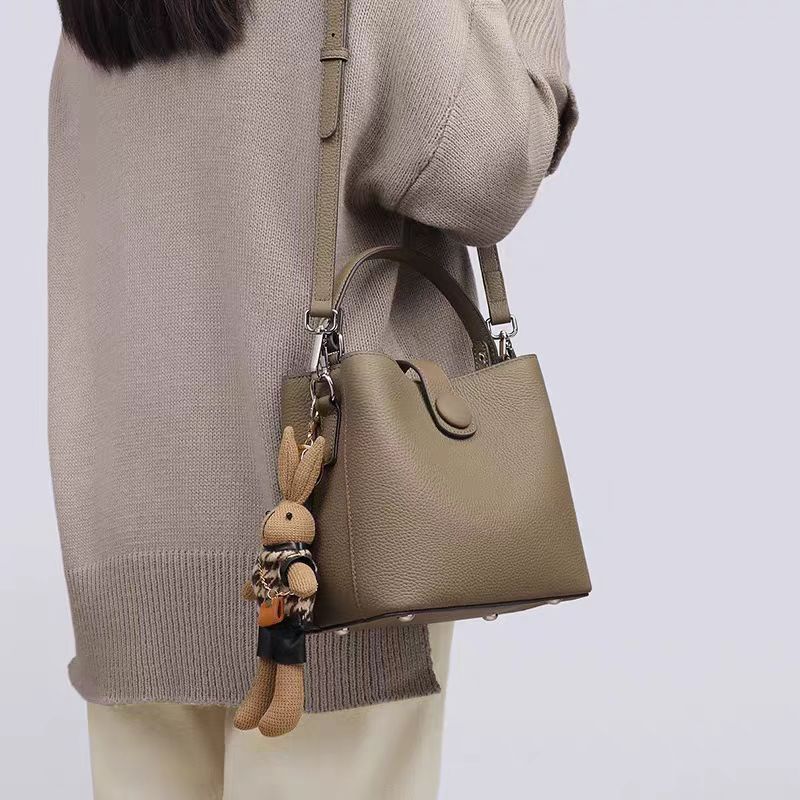 Stylish, simple and high-end single shoulder crossbody portable bucket bag for women's ins trendy and versatile, casual and large-capacity