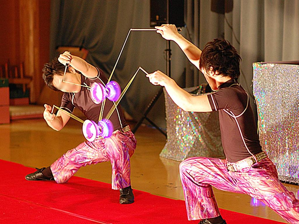 [TradeWind] Chinese Yo-Yo Diabolo Juggling Street Performance Circus Yo-Yo with String and Stick (Orange)