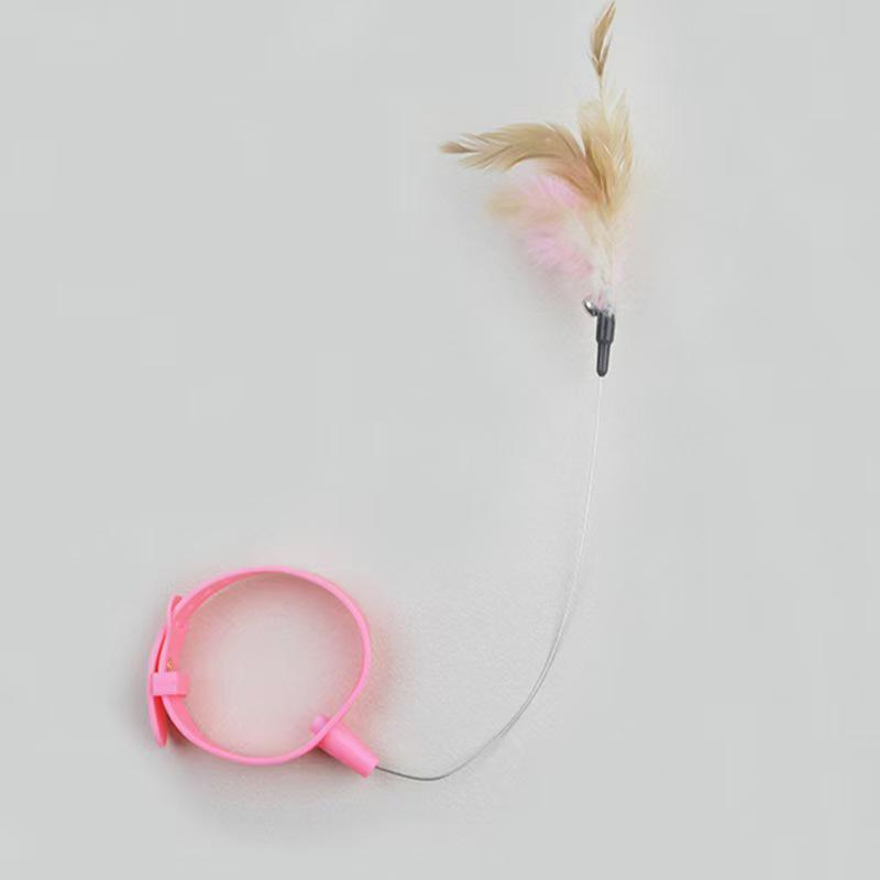 

Игрушка для кошек - дразнилка с перьями: Ошейник для самоигр для снятия скуки розовый