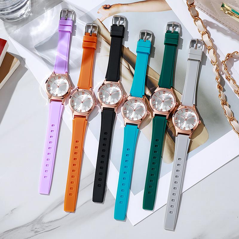 Versatile Trendy Silicone Women's Wristwatch with Small Dial Quartz Design for Live Broadcast Gifts