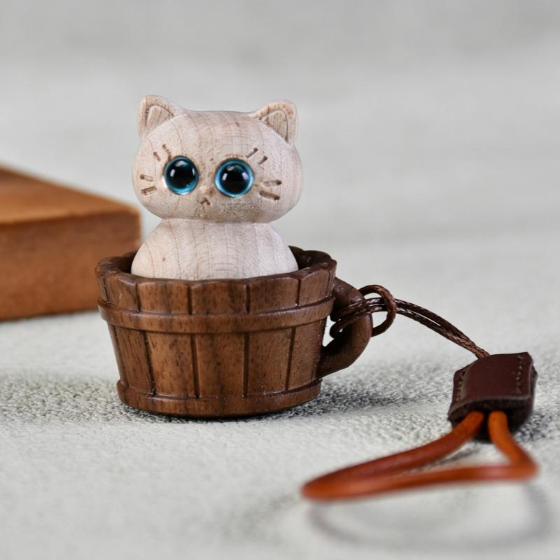 Beech Wood Carved Capybara Keychain - Cute Decompression Pendant for Best Friend or Brother