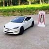 1/24 Tesla modelin S alaşım Metal pres döküm Model araba minyatürleri simülasyon ses ve hafif araç hediyeler için erkek