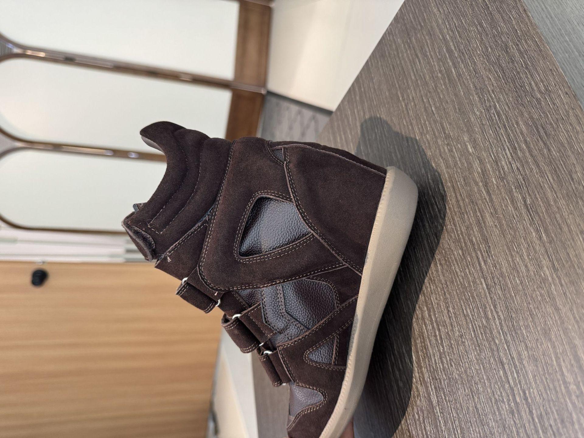 

Жіноче взуття на танкетці, що збільшує зріст, на липучці, спортивно-розважальне, з кольоровими вставками, шкіряне взуття з високим верхом 38