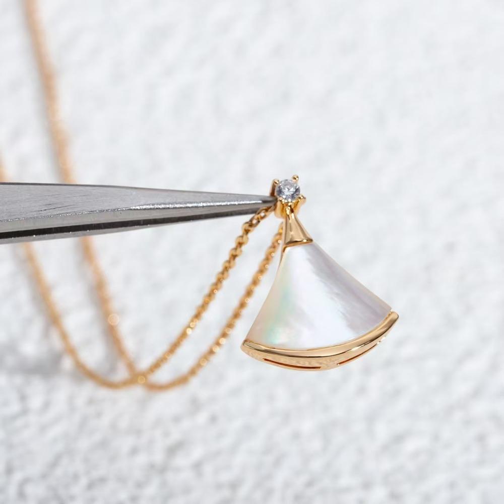 

Small Skirt Necklace Women s White Shell Chalcedony Fan Collarbone Chain Gift Fan Necklace