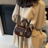 Small bag women's autumn and winter retro new fashion niche design messenger bag portable small bag