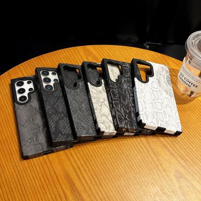 Soporte de Pulsera para Samsung S25ultra S24 Patrón Piel de Serpiente S23ultra Funda de Teléfono con Succión Magnética Integrada