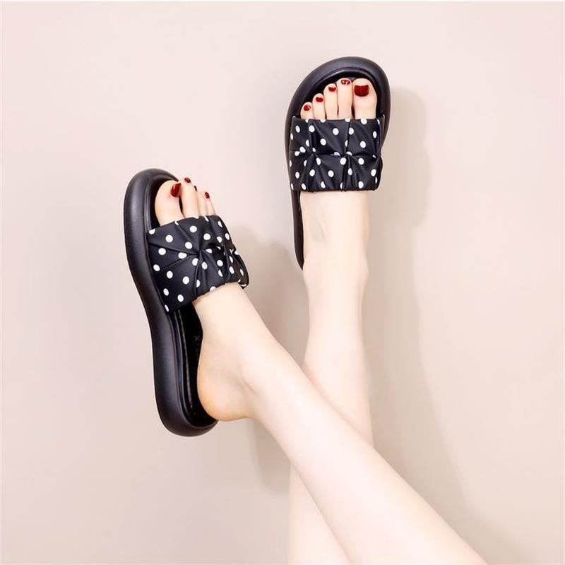 Slippers female summer wear 2025 new fashion fairy style sandals beach versatile non-slip with skirt one-word