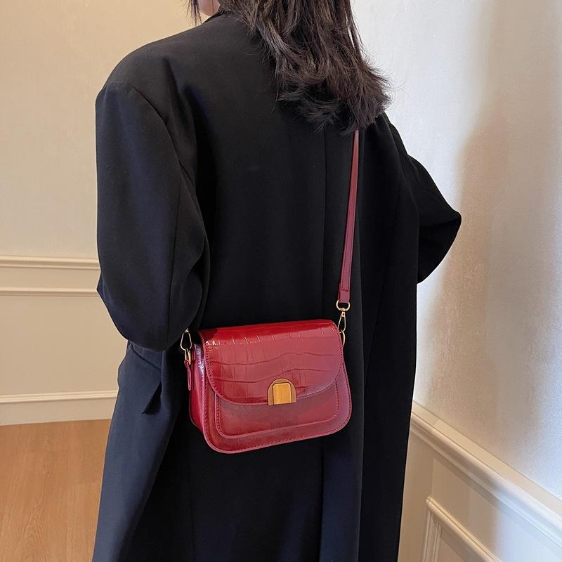 Textured Underarm Bag 2025 Autumn and Winter New Trendy Contrasting Color Retro Saddle Bag Simple Shoulder Messenger Bag