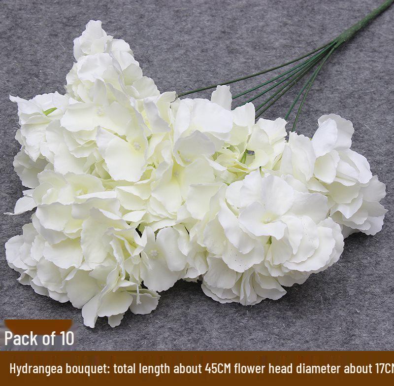 Weiße Blumendekoration für Hochzeiten Künstliche Straußornamente und Bogen-Requisiten