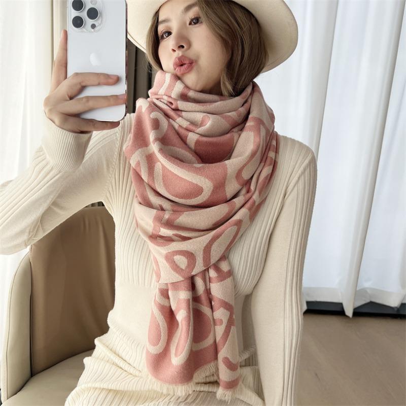 

Color matching letter core-spun yarn jacquard scarf women s fashion high-end imitation cashmere shawl warm thickened scarf 190X65cm розовый