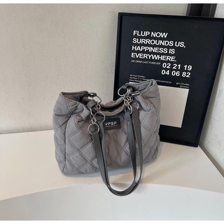 Large capacity rhombus padded cotton tote bag women's new shoulder handbag versatile commuter bag
