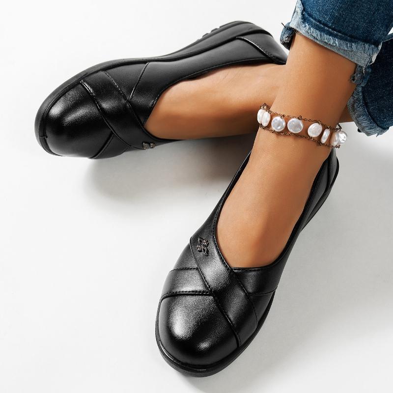 New Large-size Metal-studded Leather Shoes, Women's Chic Low-heeled Loafers