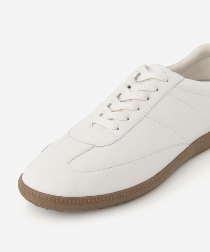 Romantic Move [Fashion Planet X Romantic Move] Easy Bonis Flat Sneakers R26M900 / White